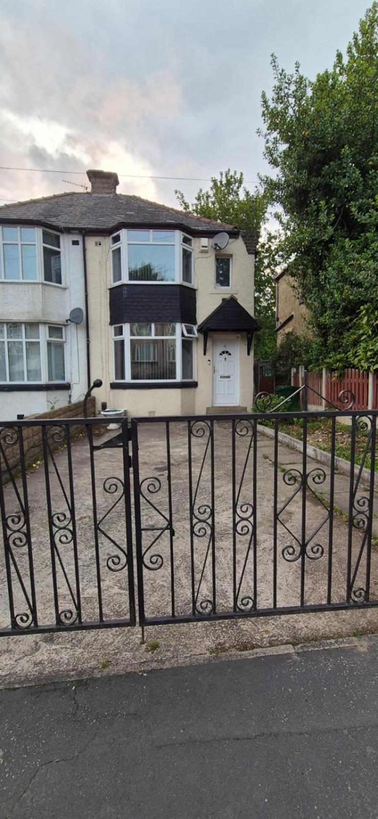 Holiday home Cosy Near Arena & Leeds Airport *