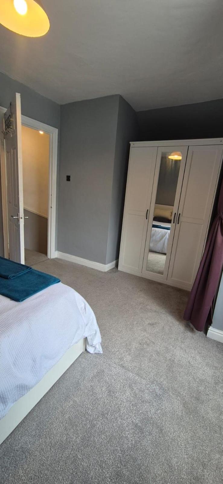 Cosy Near Arena & Leeds Airport