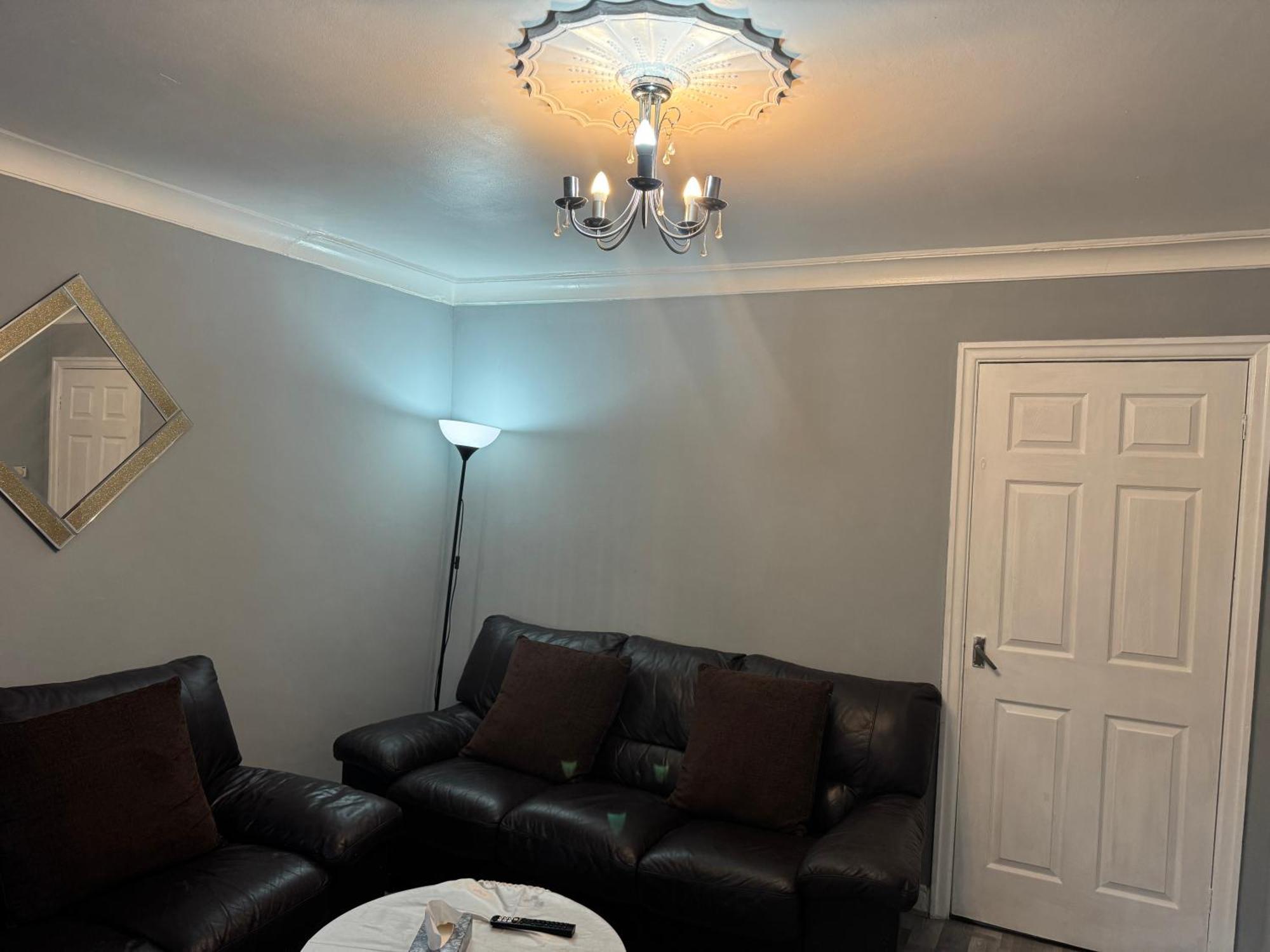 Cosy Near Arena & Leeds Airport *