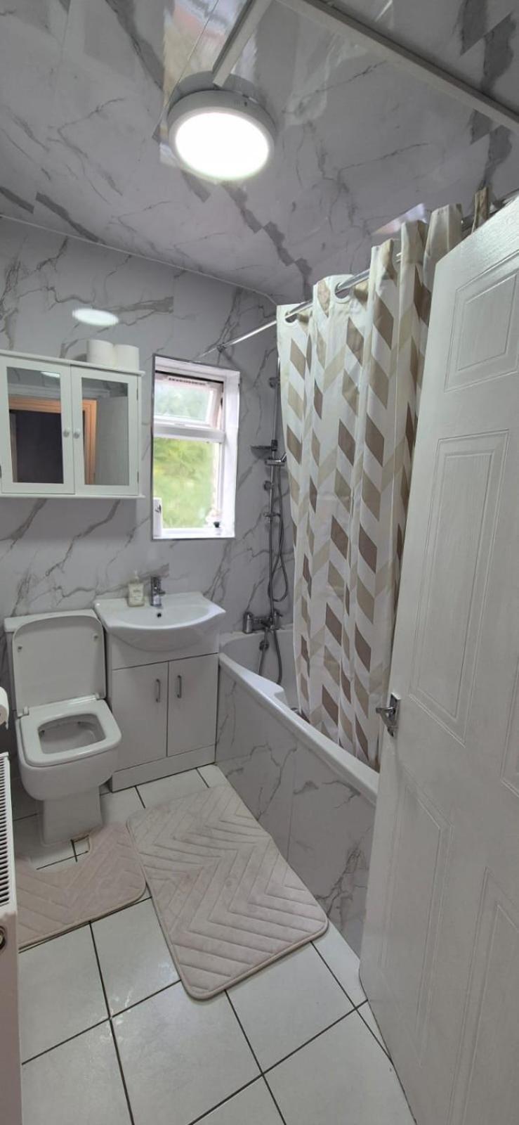 Holiday home Cosy Near Arena & Leeds Airport