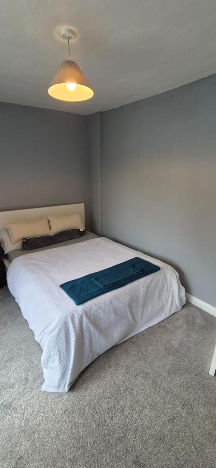 Cosy Near Arena & Leeds Airport Holiday home