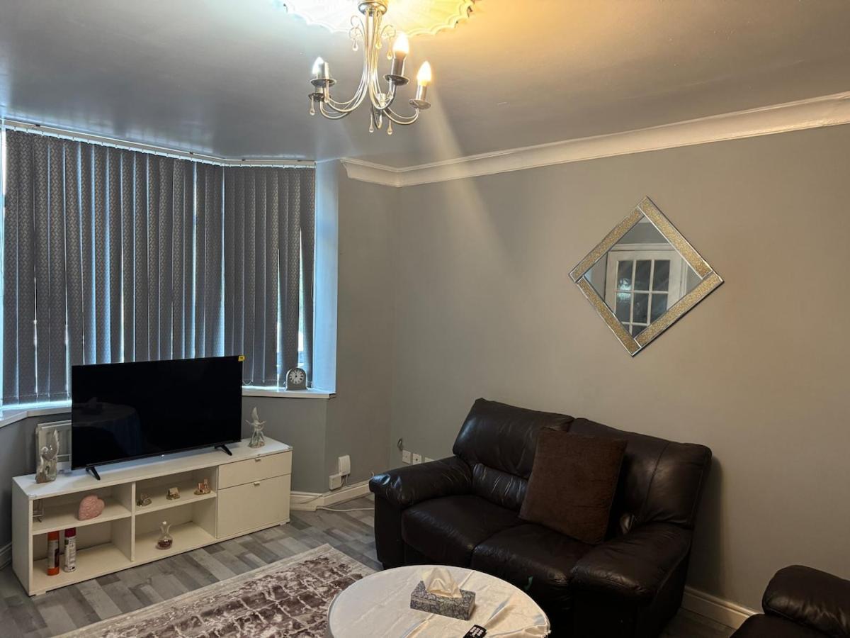 Holiday home Cosy Near Arena & Leeds Airport
